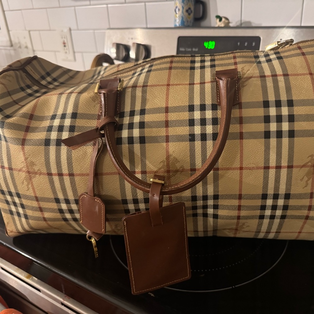 Classic Burberry weekend/duffle bag.